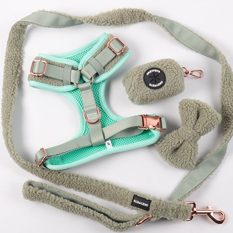 Customized Pet Suppliers Corduroy Luxury Adjustable Collar Poop Bag Dispenser Bow Tie Durable Plain Dog Lead Harness
